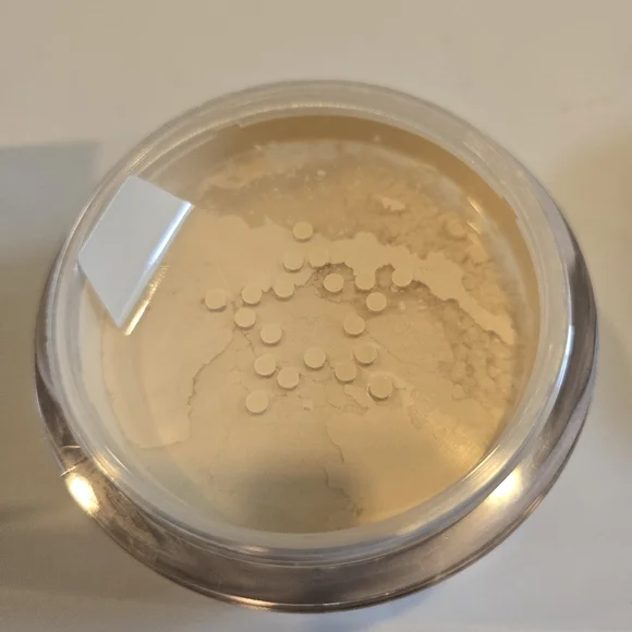 KVD Lock-It Setting Powder - Picture 5 of 5